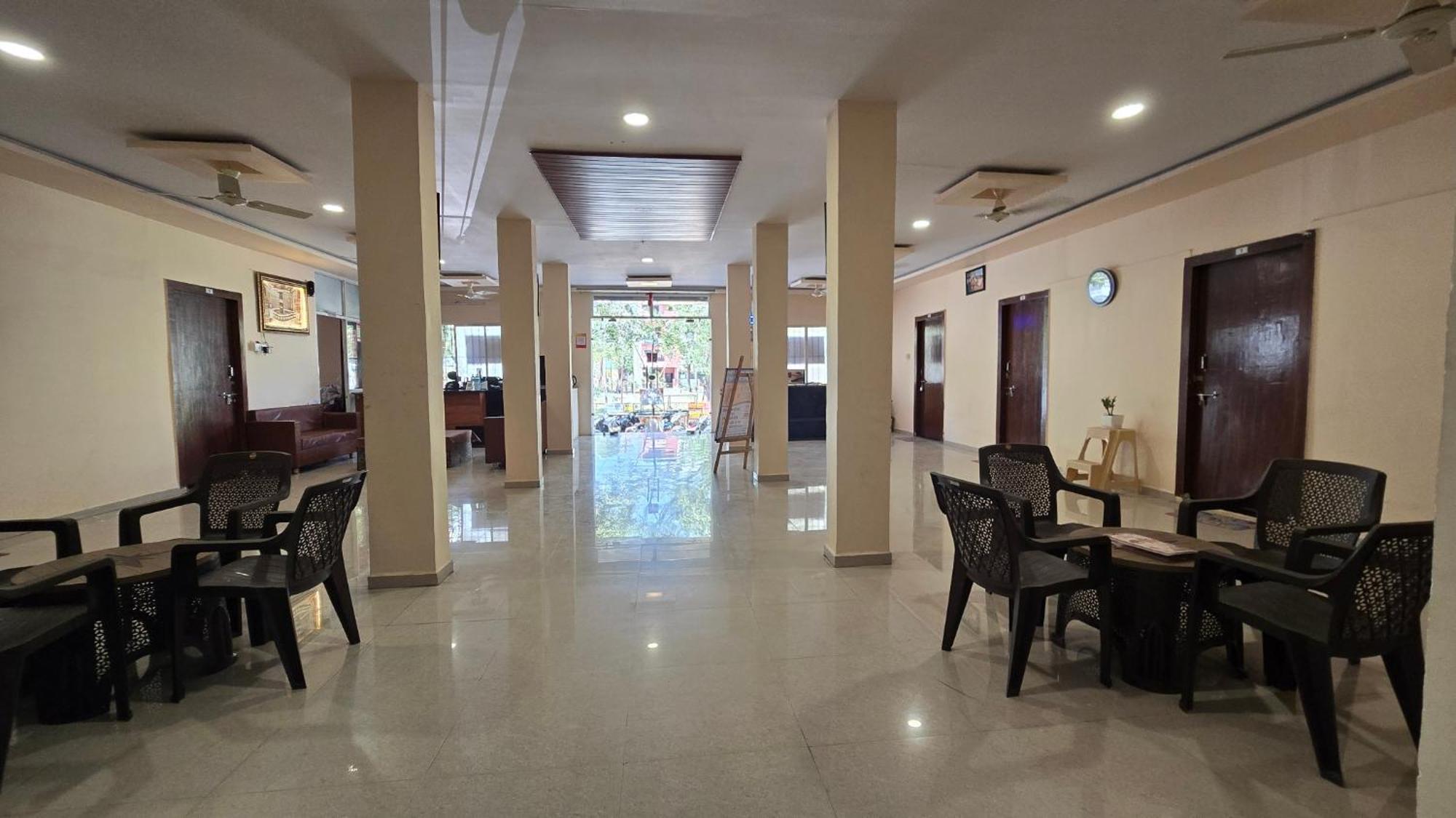 Hotel Maheshwari Green'S Ujjain Extérieur photo