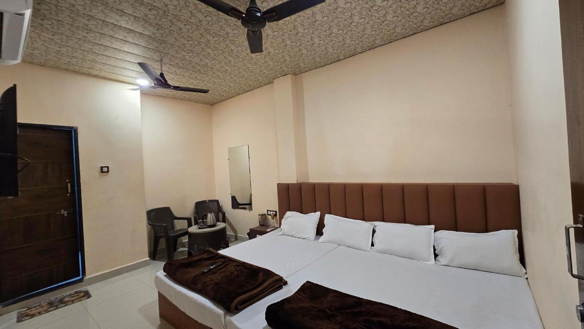 Hotel Maheshwari Green'S Ujjain Extérieur photo