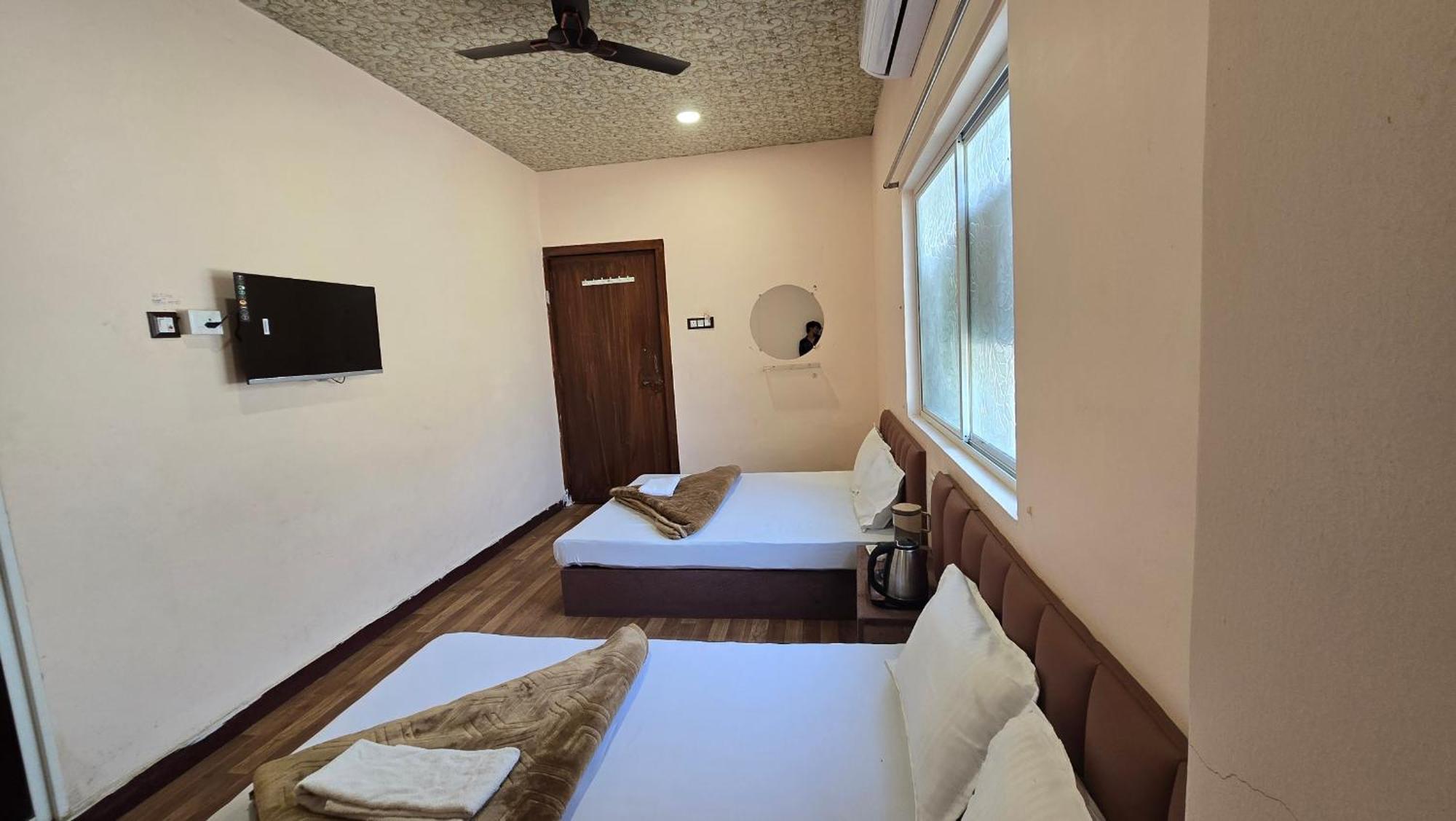 Hotel Maheshwari Green'S Ujjain Extérieur photo
