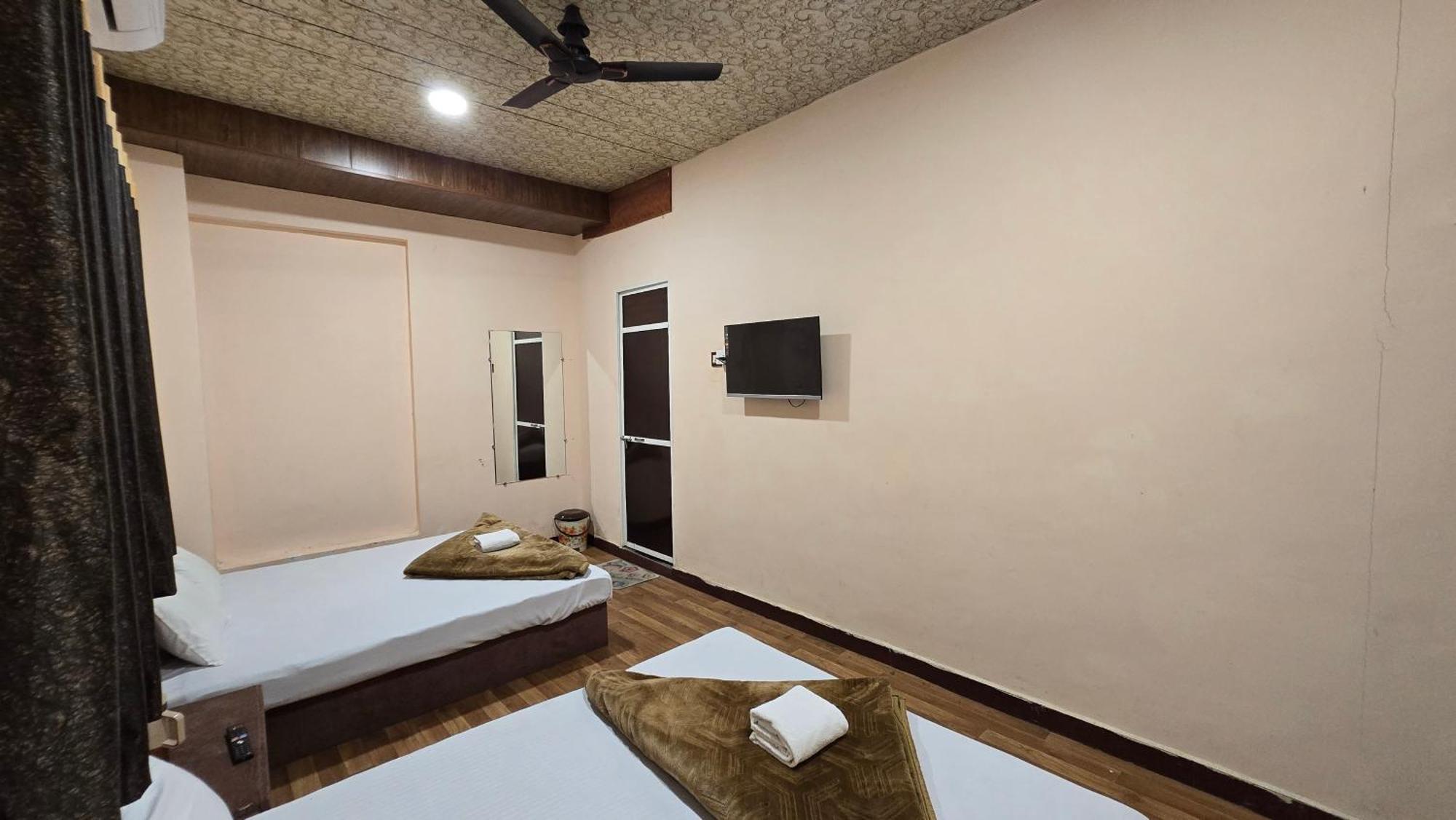 Hotel Maheshwari Green'S Ujjain Extérieur photo