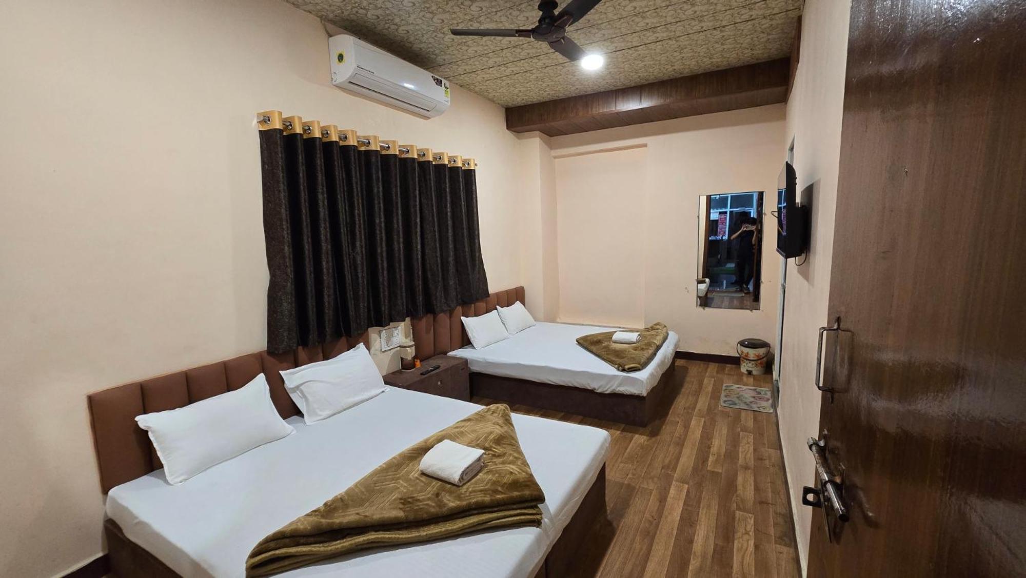 Hotel Maheshwari Green'S Ujjain Extérieur photo