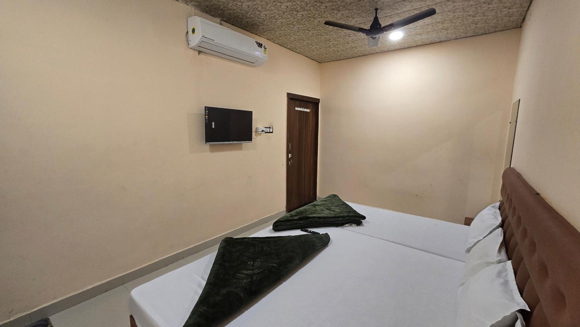 Hotel Maheshwari Green'S Ujjain Extérieur photo