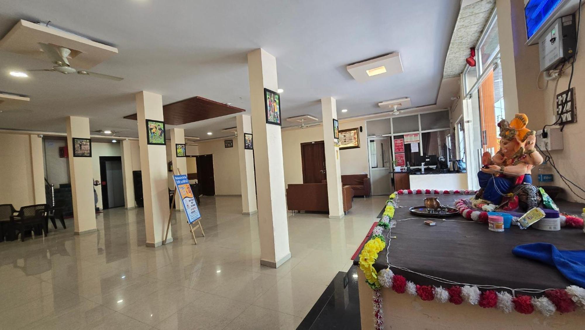 Hotel Maheshwari Green'S Ujjain Extérieur photo