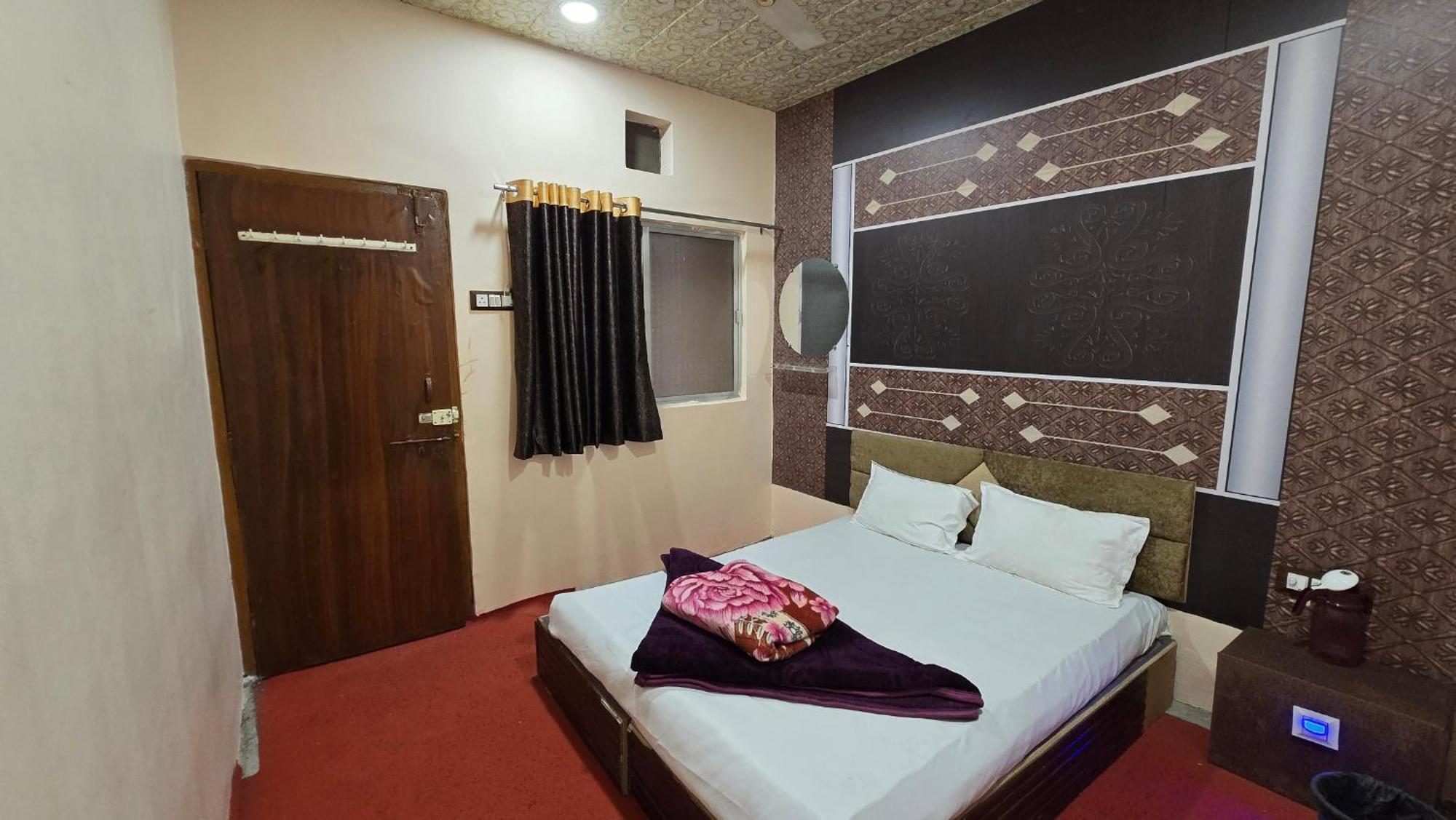 Hotel Maheshwari Green'S Ujjain Extérieur photo