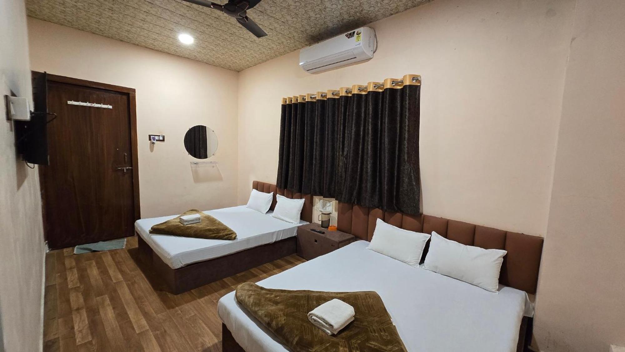 Hotel Maheshwari Green'S Ujjain Extérieur photo