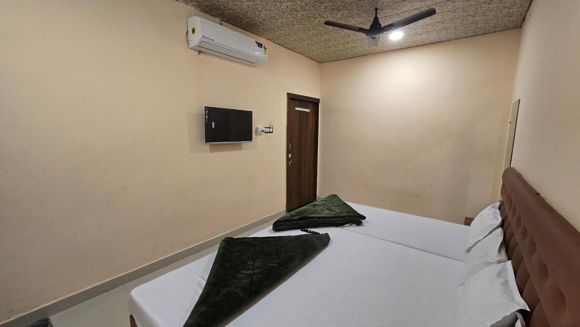 Hotel Maheshwari Green'S Ujjain Extérieur photo