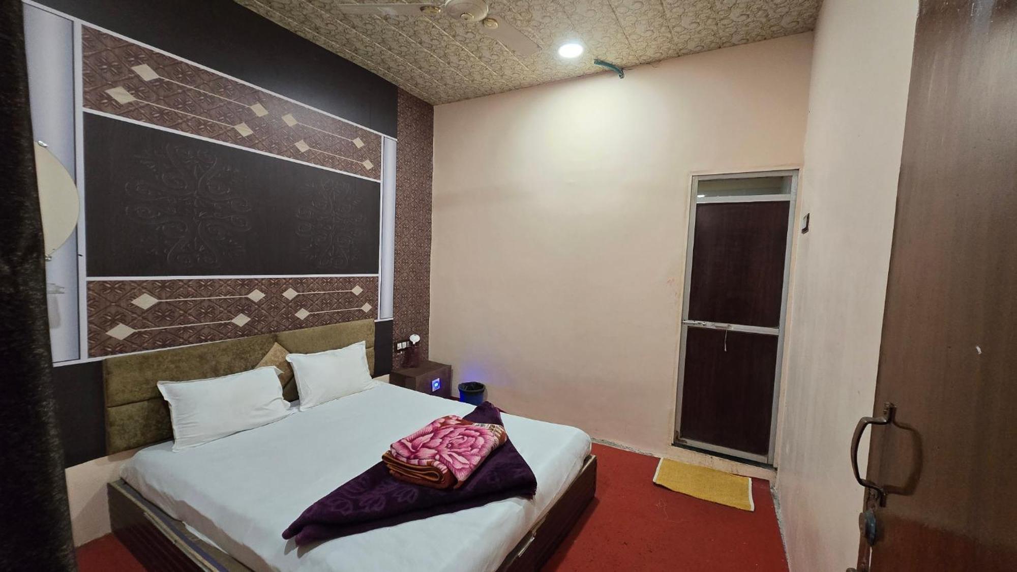 Hotel Maheshwari Green'S Ujjain Extérieur photo