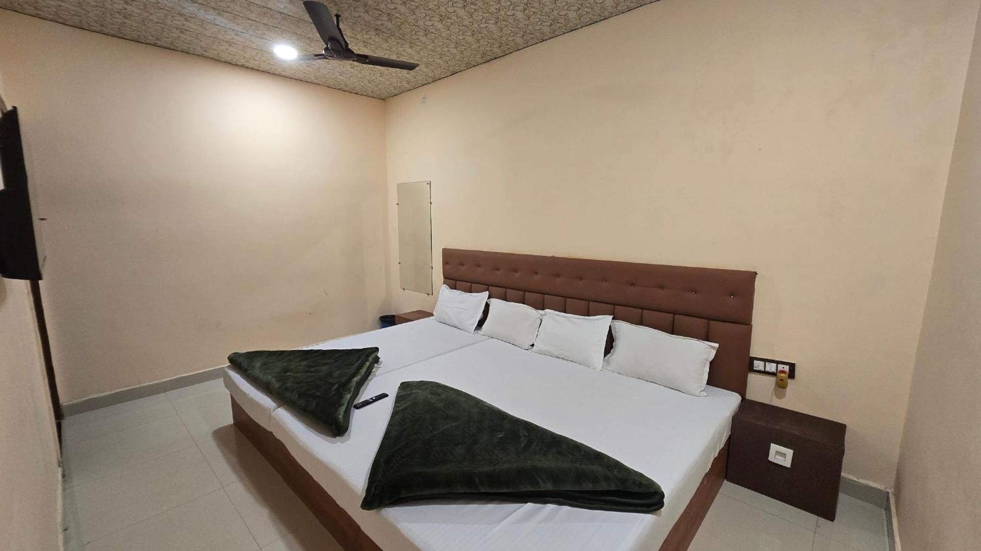 Hotel Maheshwari Green'S Ujjain Extérieur photo