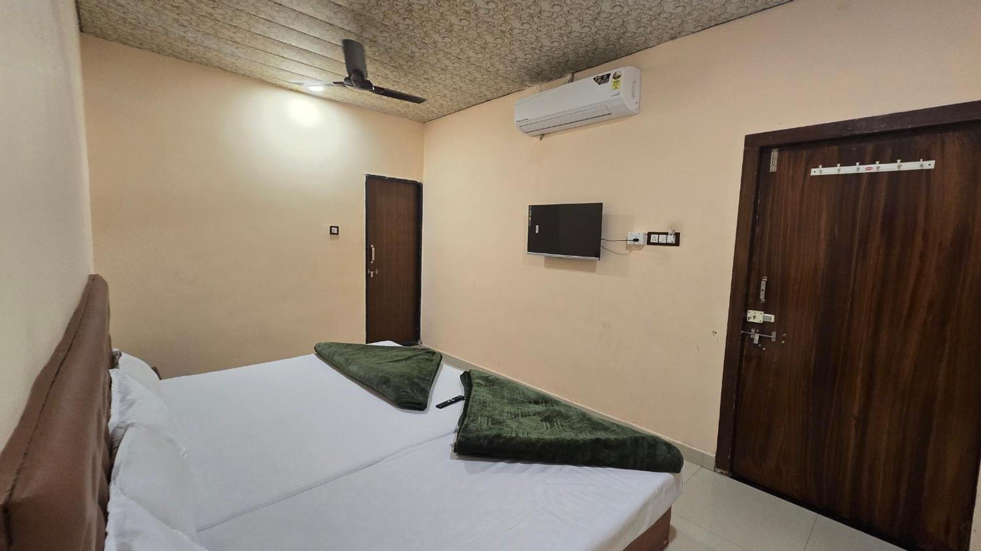 Hotel Maheshwari Green'S Ujjain Extérieur photo