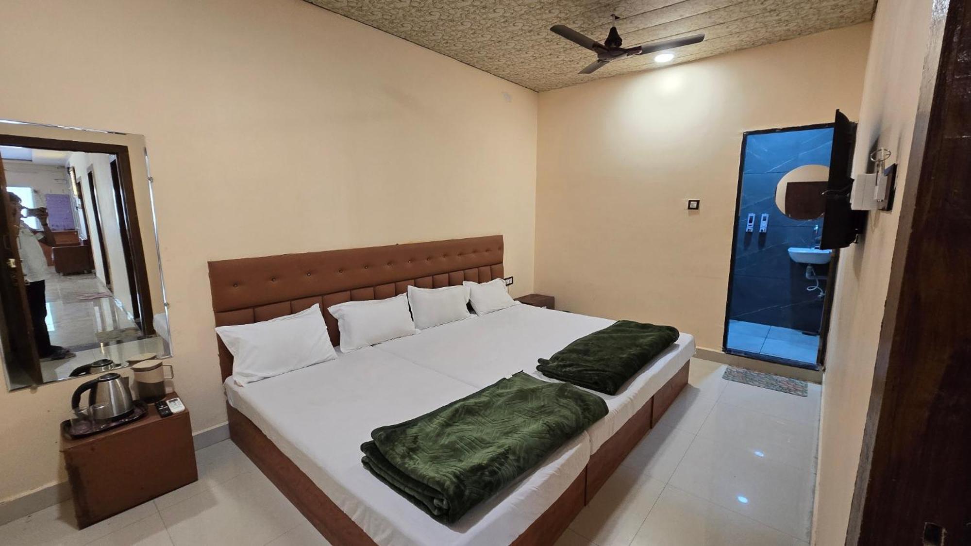 Hotel Maheshwari Green'S Ujjain Extérieur photo