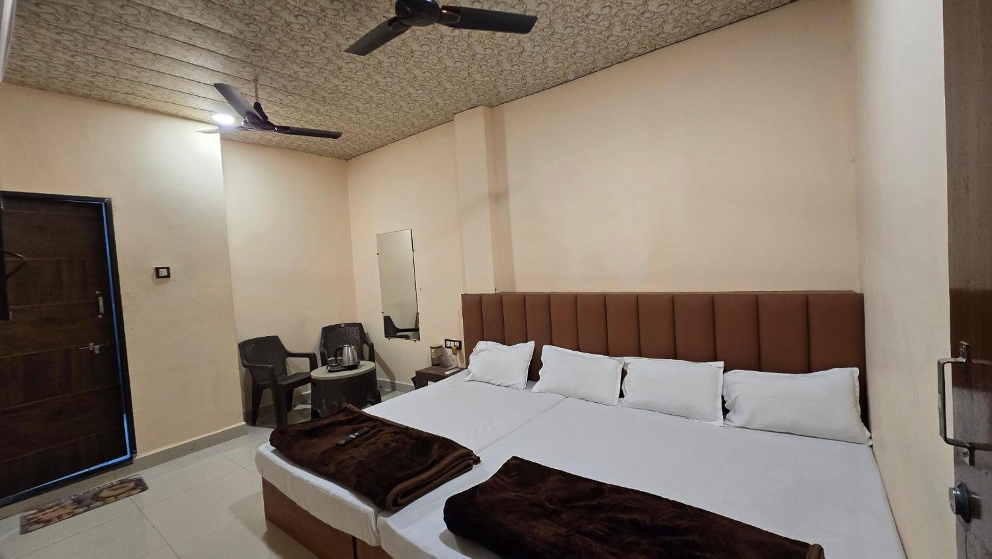 Hotel Maheshwari Green'S Ujjain Extérieur photo