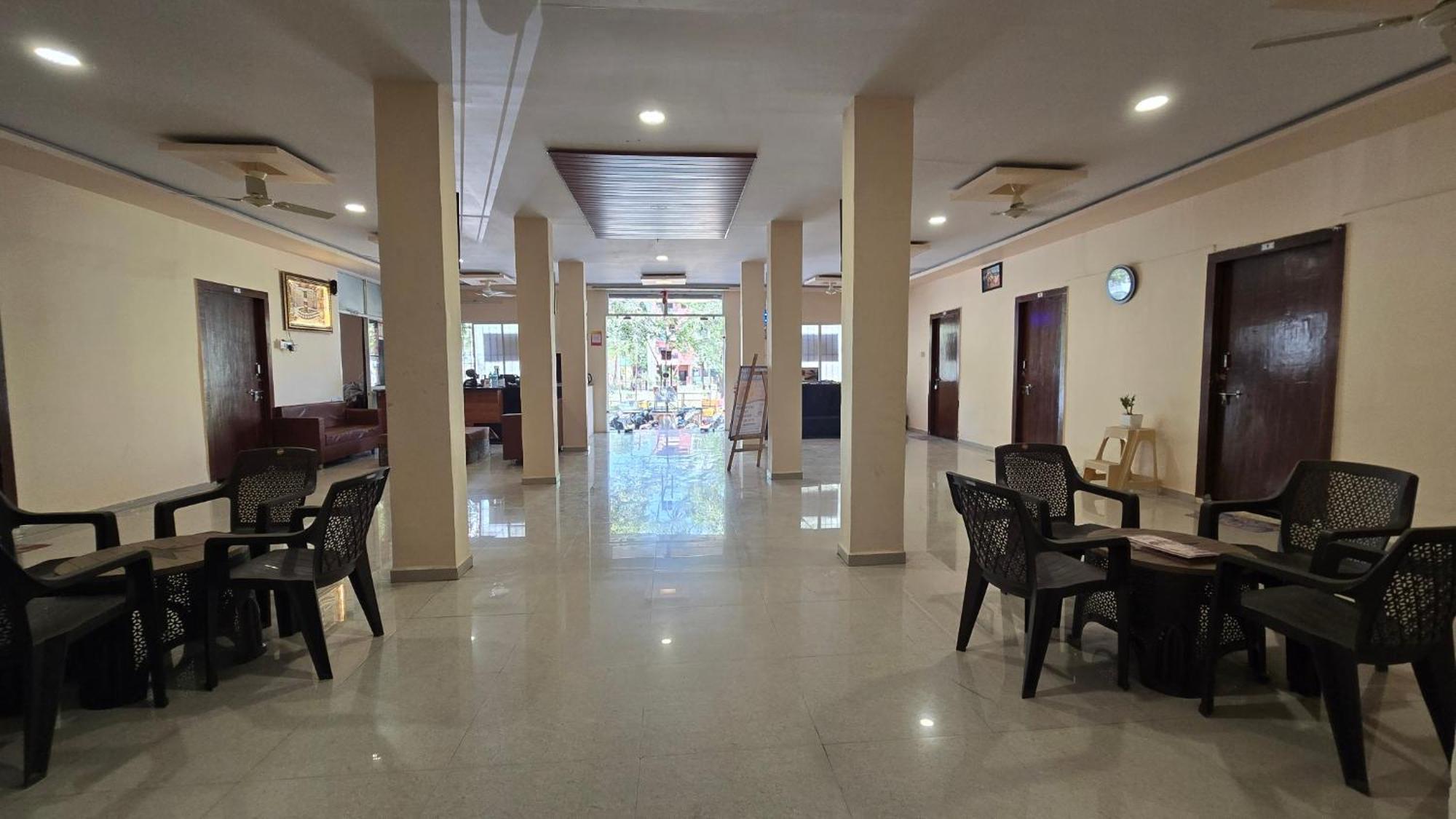 Hotel Maheshwari Green'S Ujjain Extérieur photo